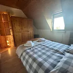 Stajnia 45 *